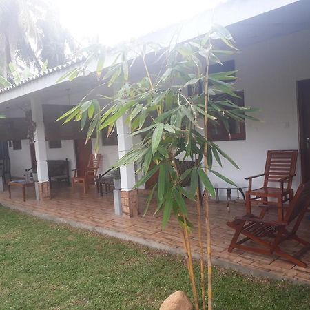 Villa 67 Negombo Buitenkant foto