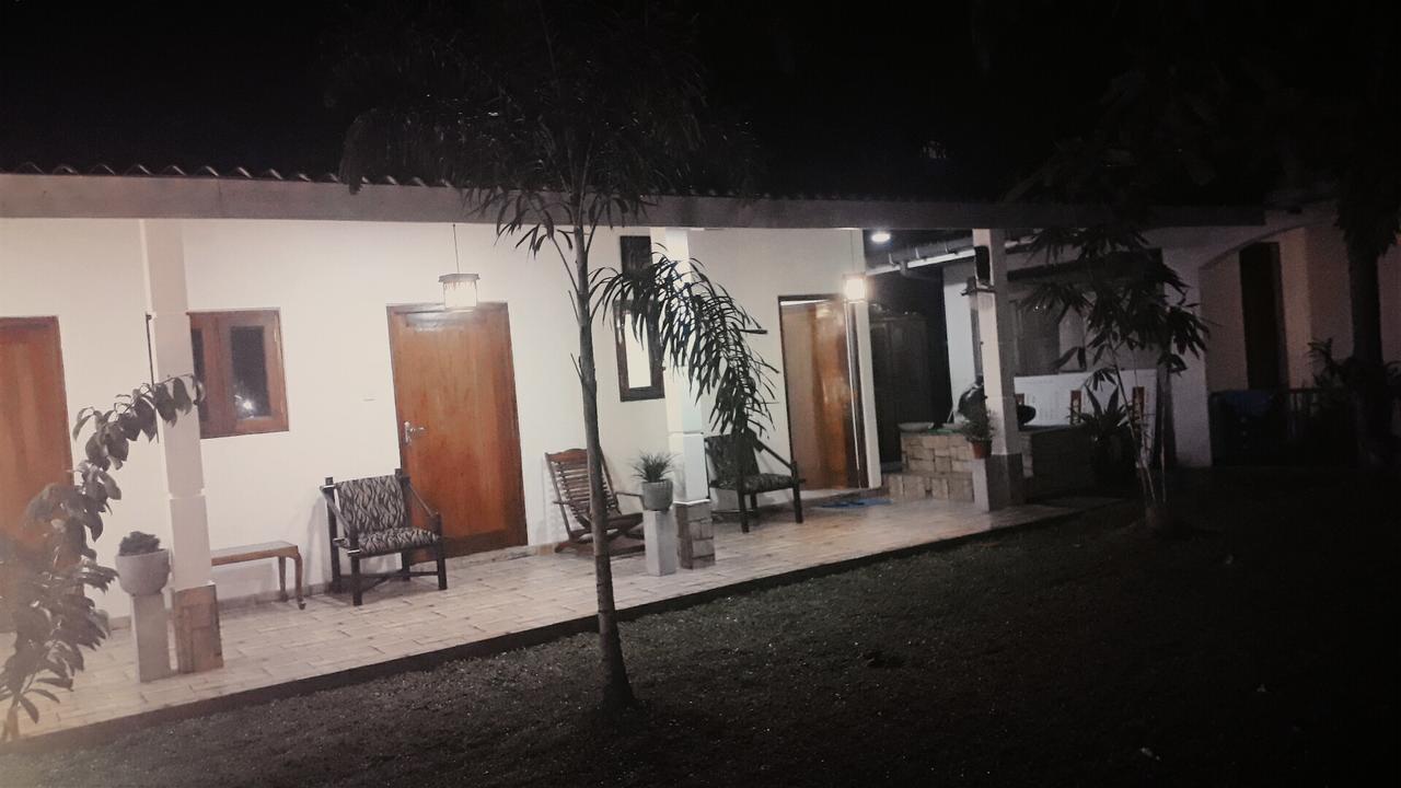 Villa 67 Negombo Buitenkant foto