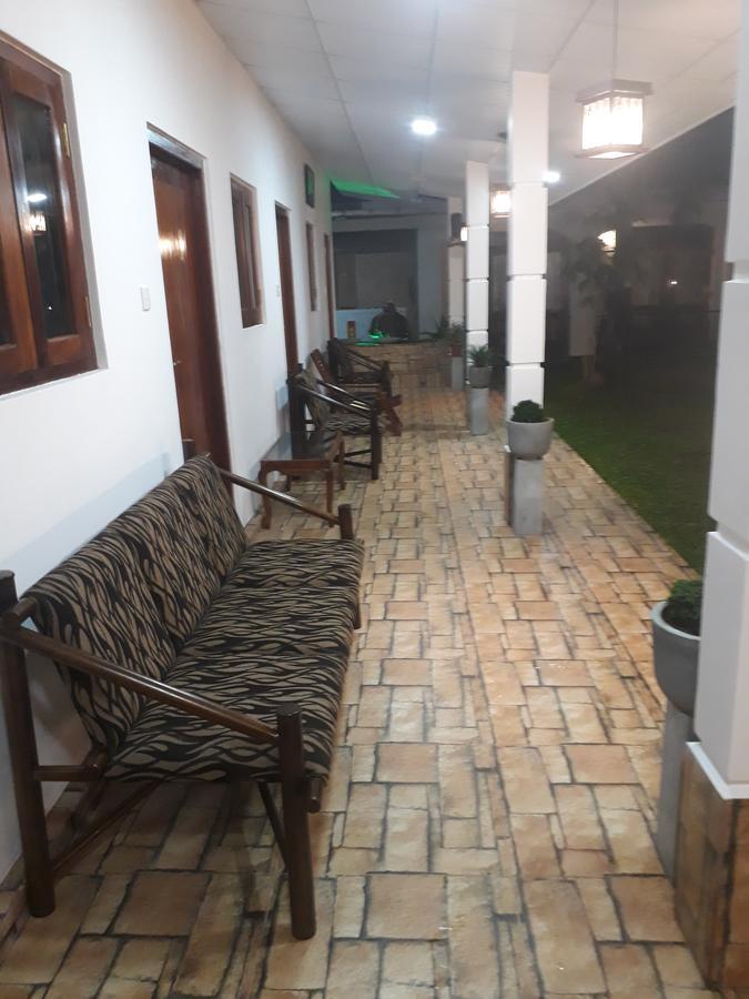 Villa 67 Negombo Buitenkant foto
