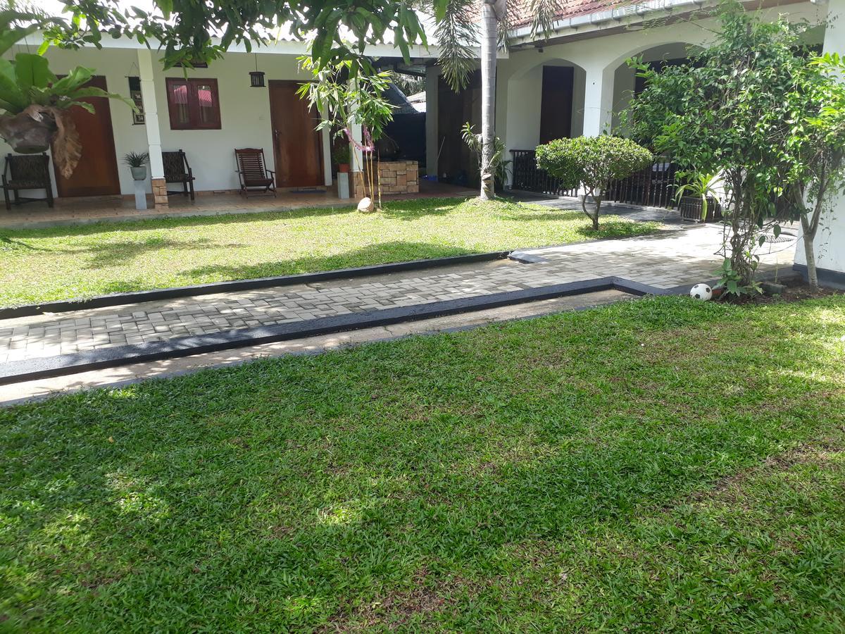 Villa 67 Negombo Buitenkant foto