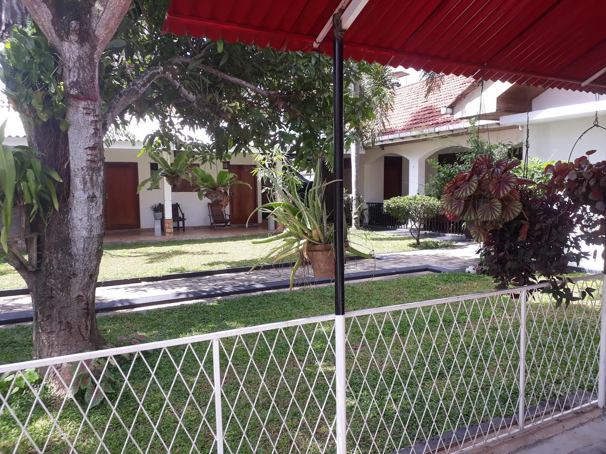 Villa 67 Negombo Buitenkant foto
