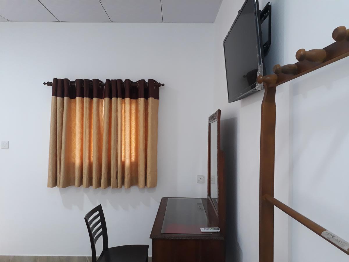 Villa 67 Negombo Buitenkant foto