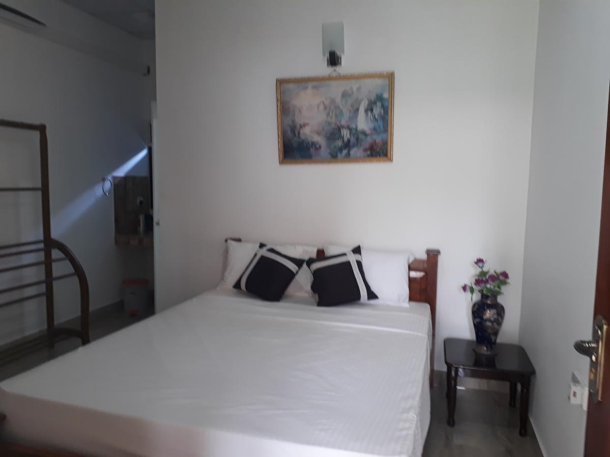 Villa 67 Negombo Buitenkant foto