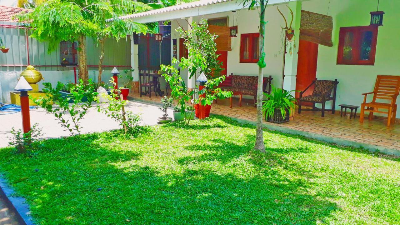 Villa 67 Negombo Buitenkant foto