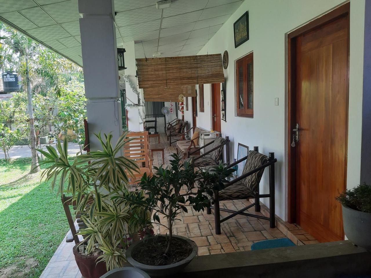 Villa 67 Negombo Buitenkant foto
