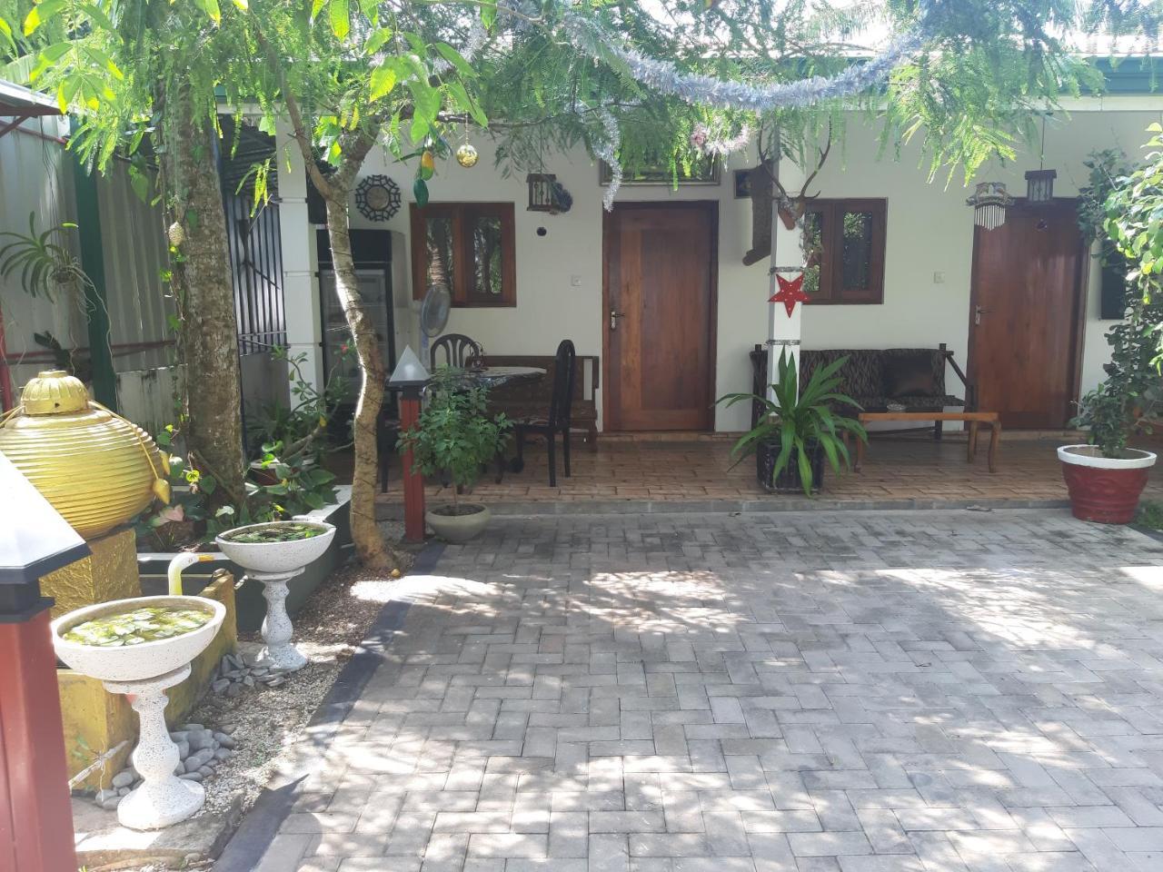 Villa 67 Negombo Buitenkant foto