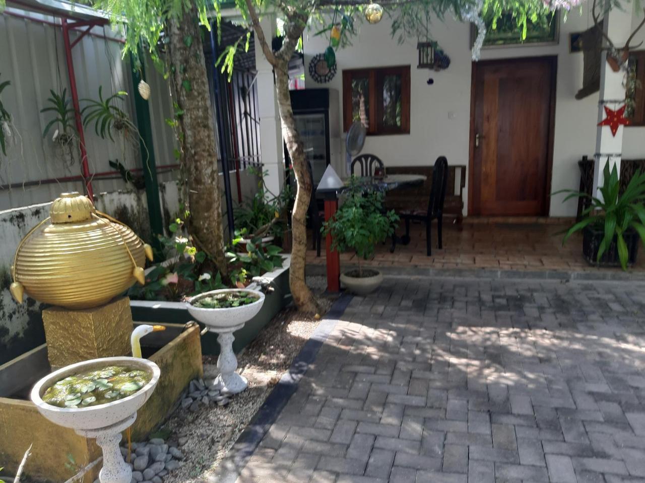Villa 67 Negombo Buitenkant foto