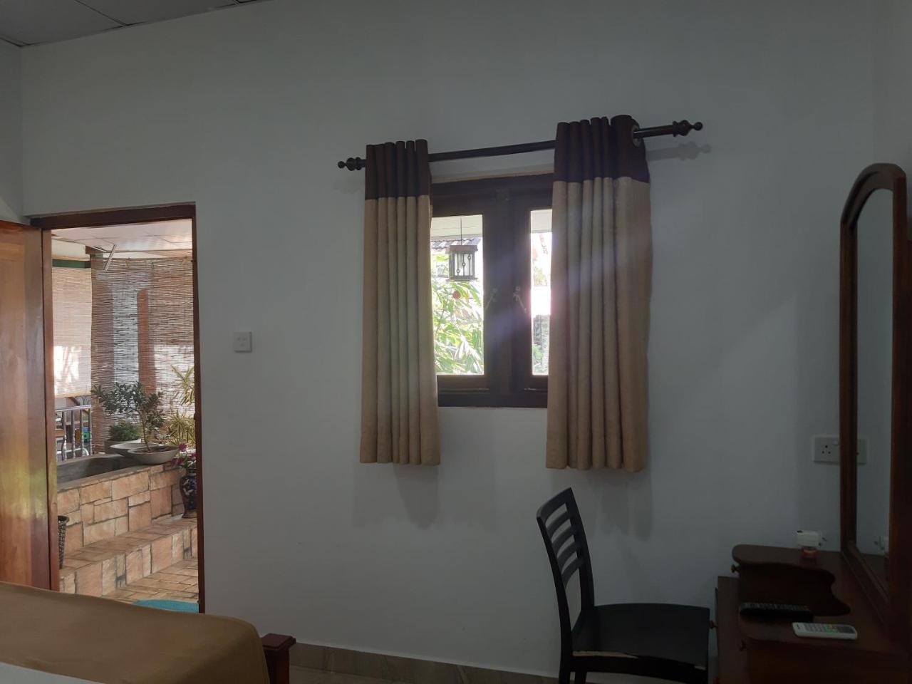Villa 67 Negombo Buitenkant foto
