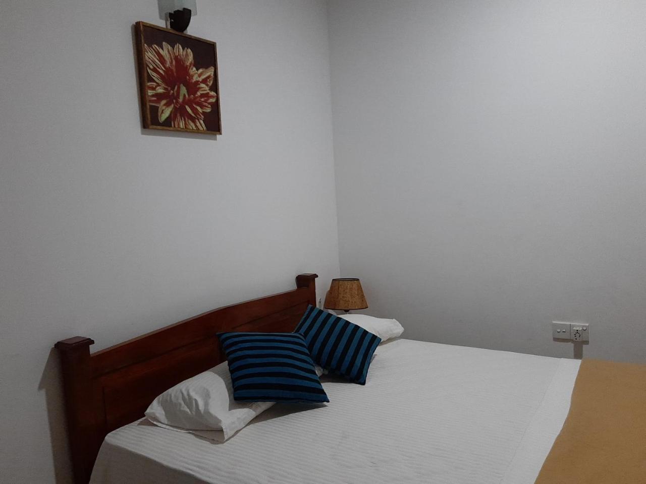 Villa 67 Negombo Buitenkant foto