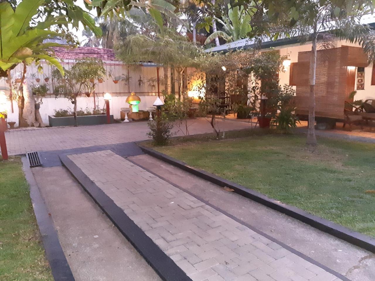 Villa 67 Negombo Buitenkant foto