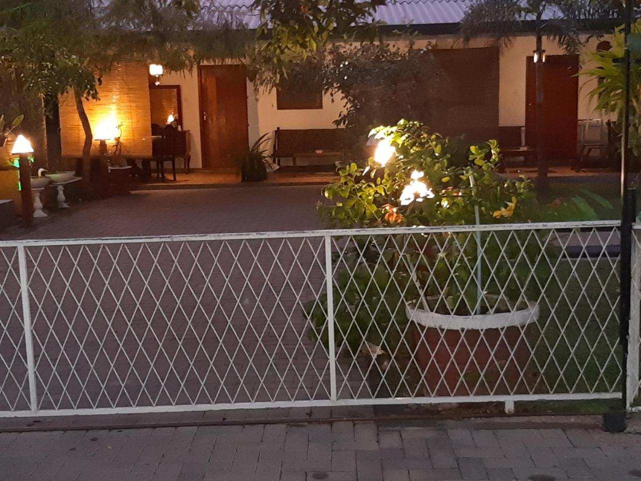 Villa 67 Negombo Buitenkant foto