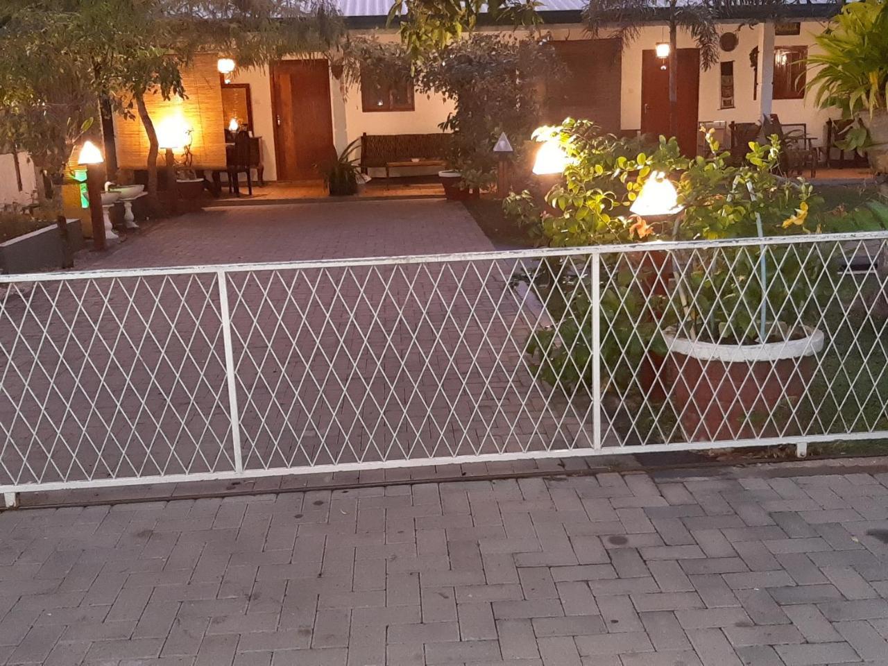 Villa 67 Negombo Buitenkant foto
