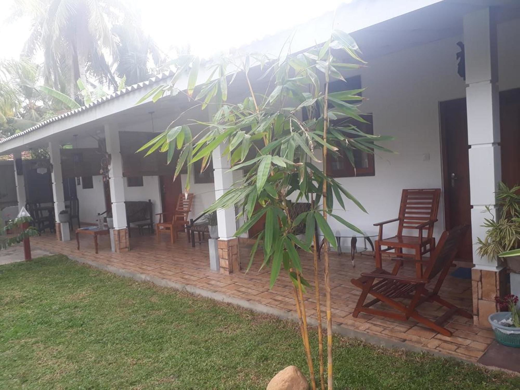 Villa 67 Negombo Buitenkant foto